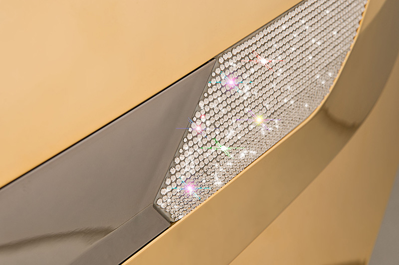 Массажное кресло Yamaguchi Axiom Gold стразы Swarovski